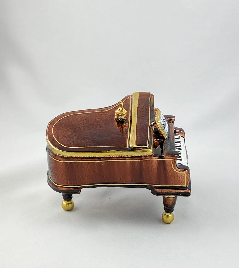 Brauner Flügel oder Piano