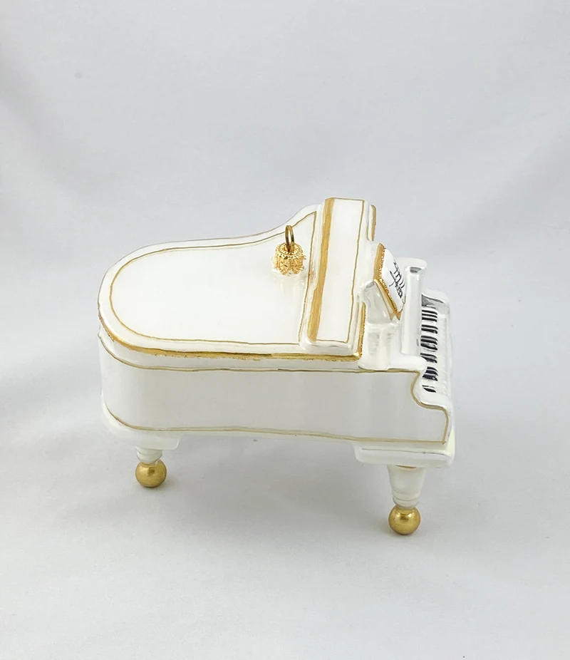 Weisser Flügel oder Piano