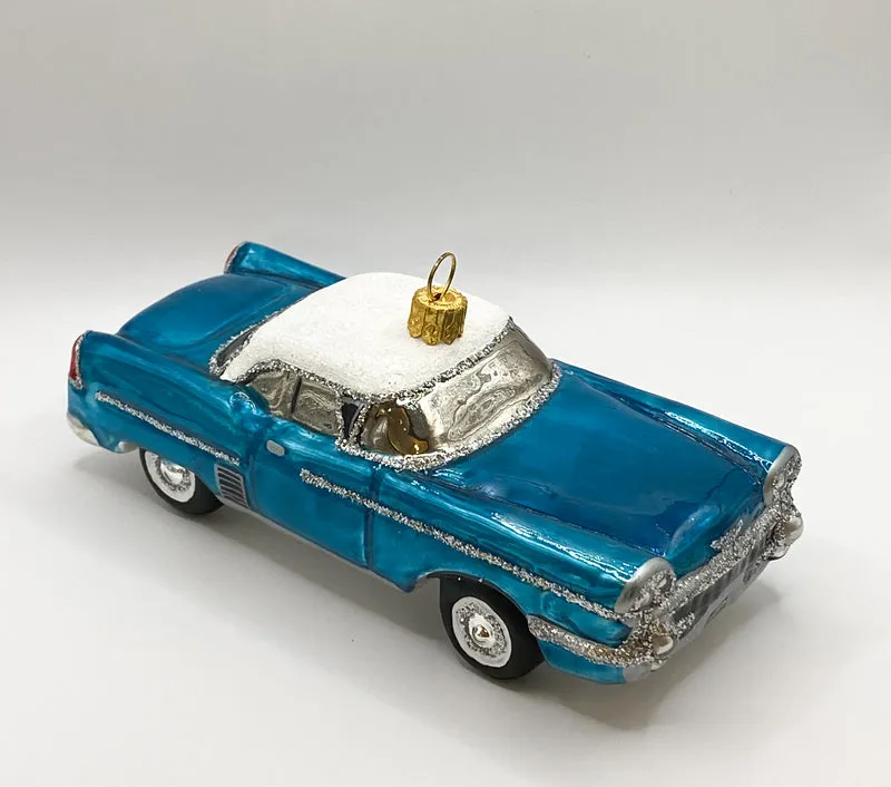 Blauer Vintage Cadillac mit weissem Dach