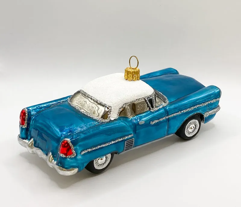 Blauer Vintage Cadillac mit weissem Dach