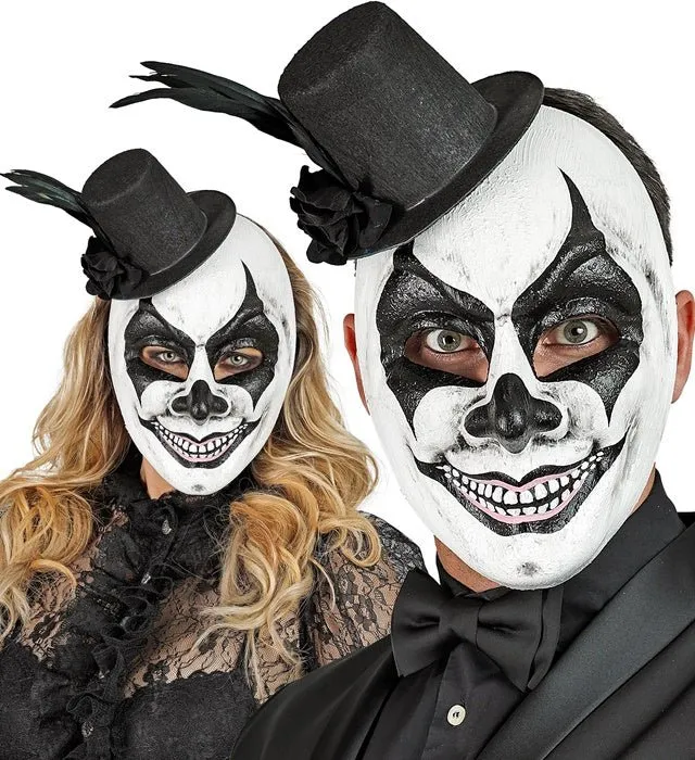 Hut mit Maske, schwarz-weiß, Totenkopf