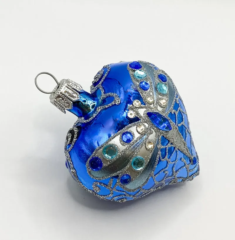 Blaues Herz mit stilisierter Libelle