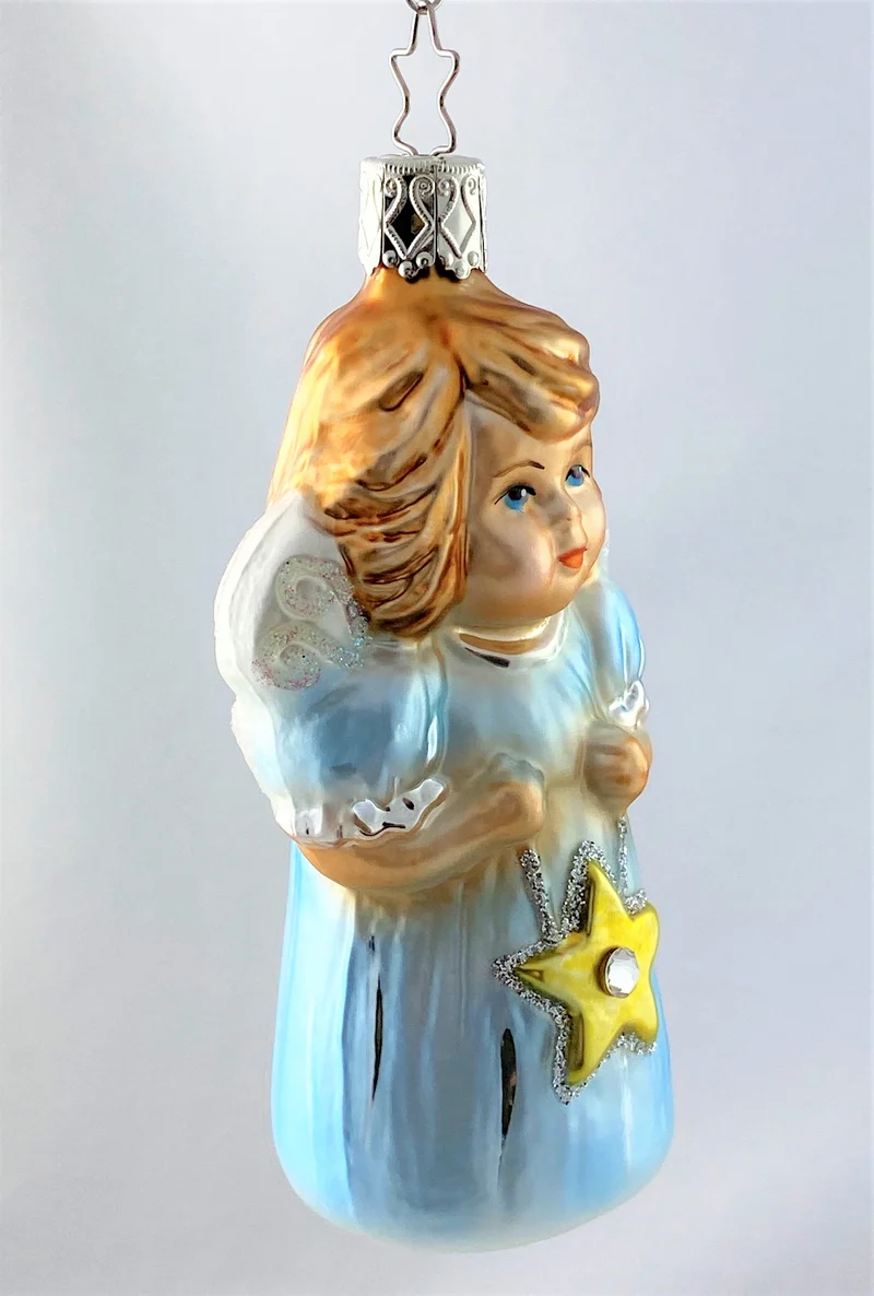 Engel im blauen Kleid mit Stern