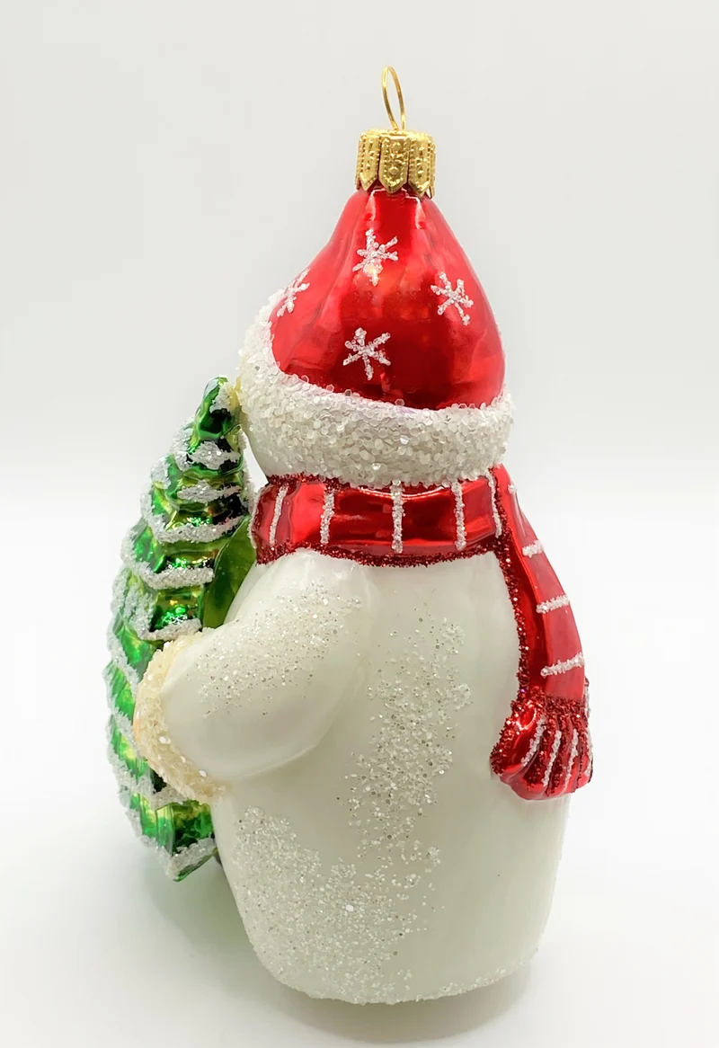 Schneemann hat den Weihnachtsbaum ausgewählt