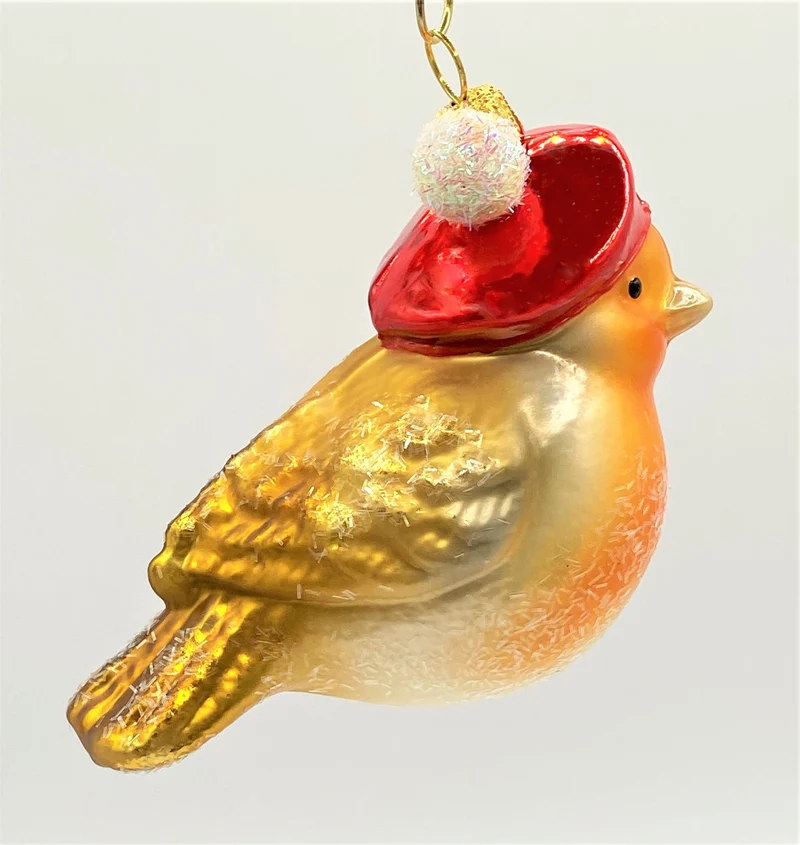 Hellbraunes Wintervögelchen mit roter Bommel-Mütze