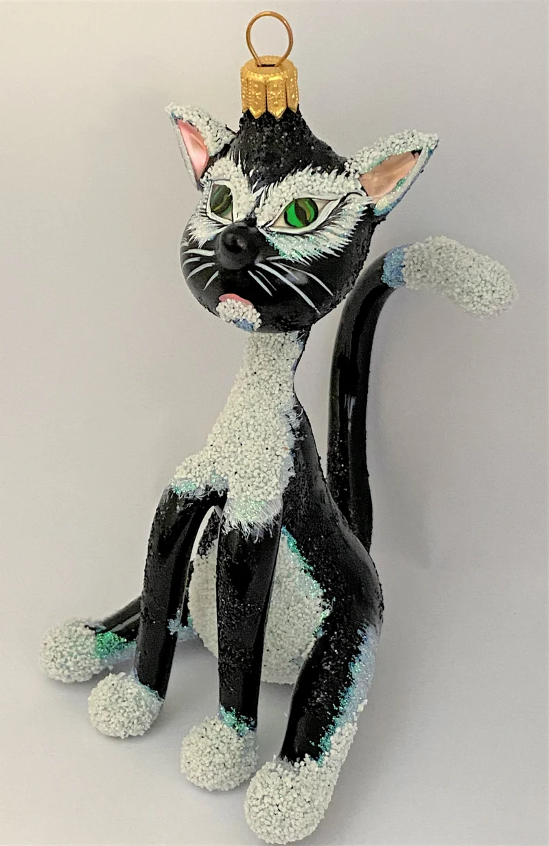 Grosse sitzende schwarze Katze