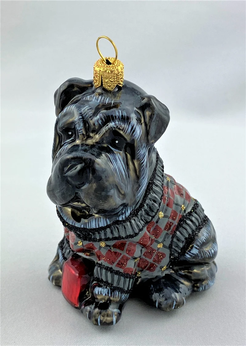 Schwarzer Sharpei im Karopullover, KOMOZJA MOSTOWSKI