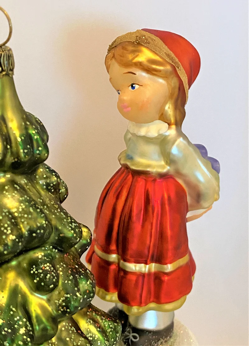 Zwei Kinder bewundern den Weihnachtsbaum, KOMOZJA MOSTOWSKI