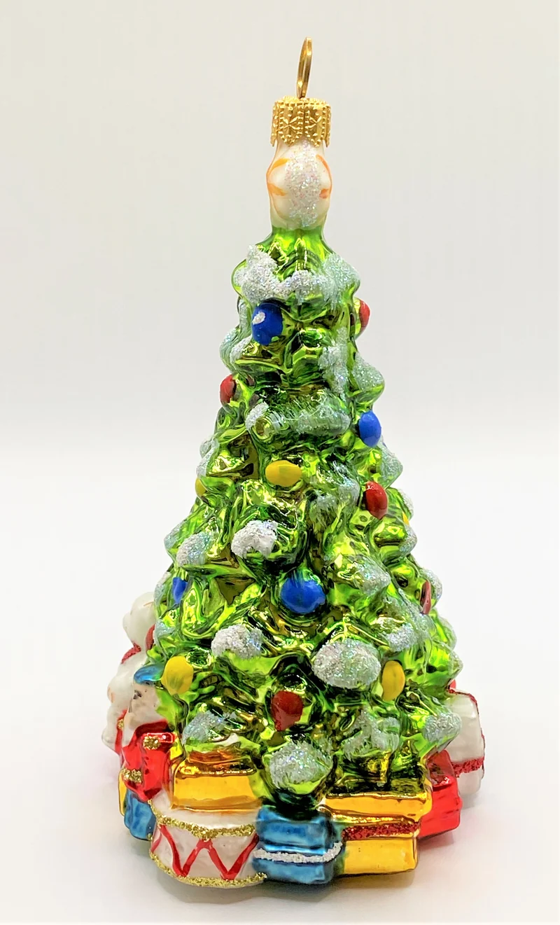 Kleiner Christbaum mit weissem Teddybär und Nussknacker