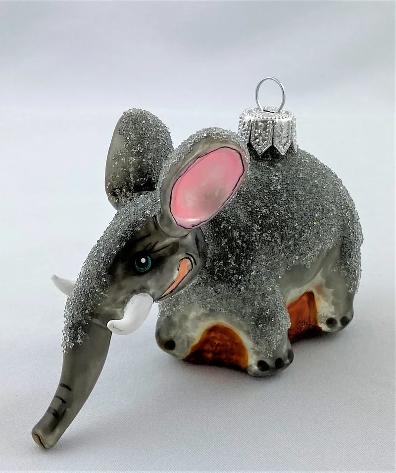Lustiger grauer Elefant