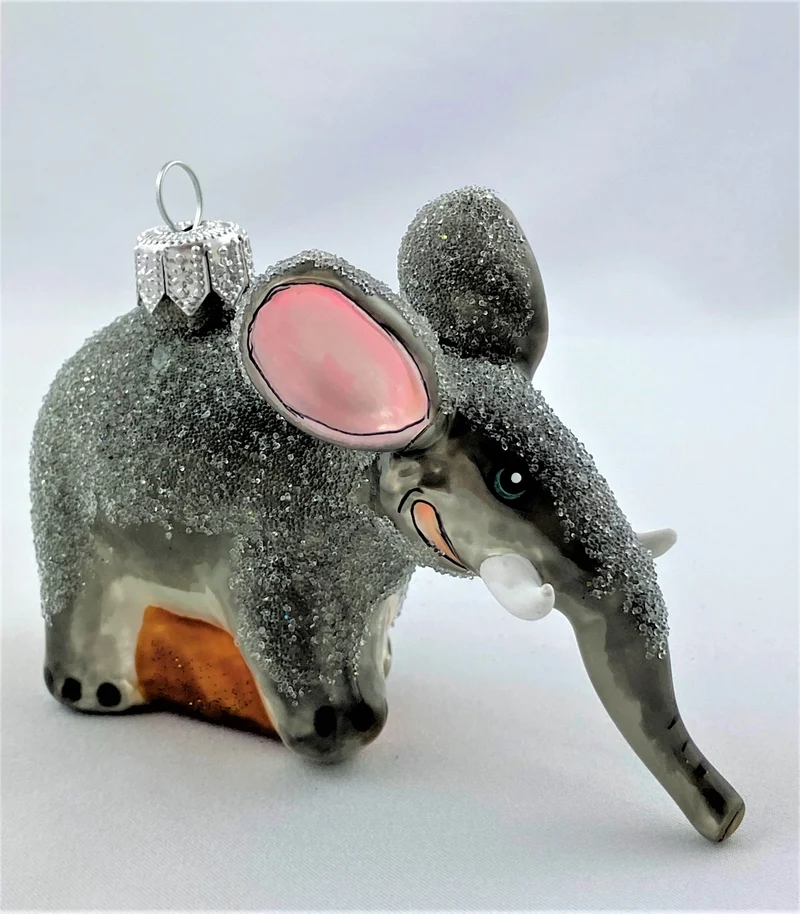 Lustiger grauer Elefant