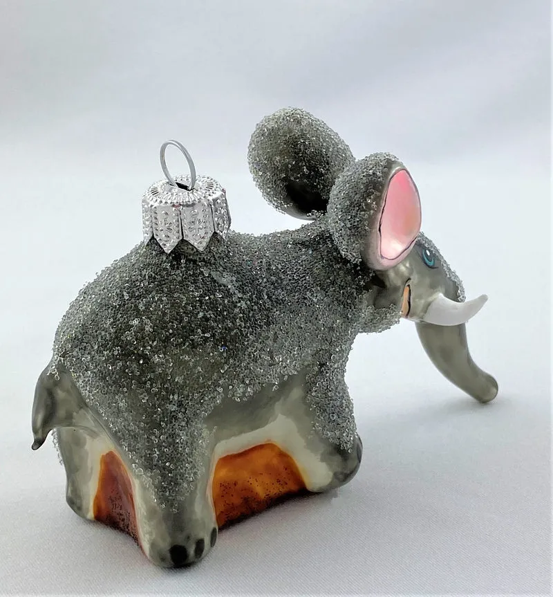 Lustiger grauer Elefant