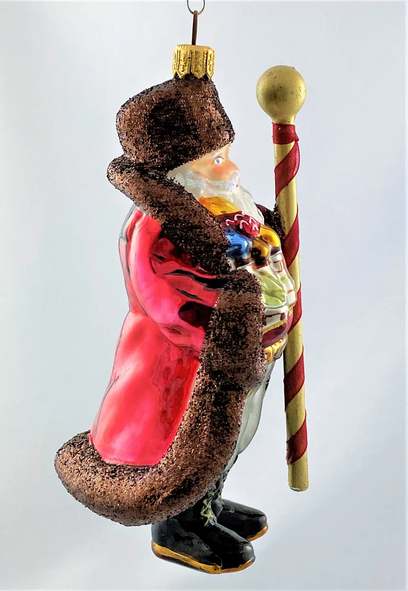 Russischer Weihnachtsmann mit Basilius-Kathedrale