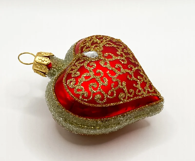 Rotes Herz mit goldenen Kringeln