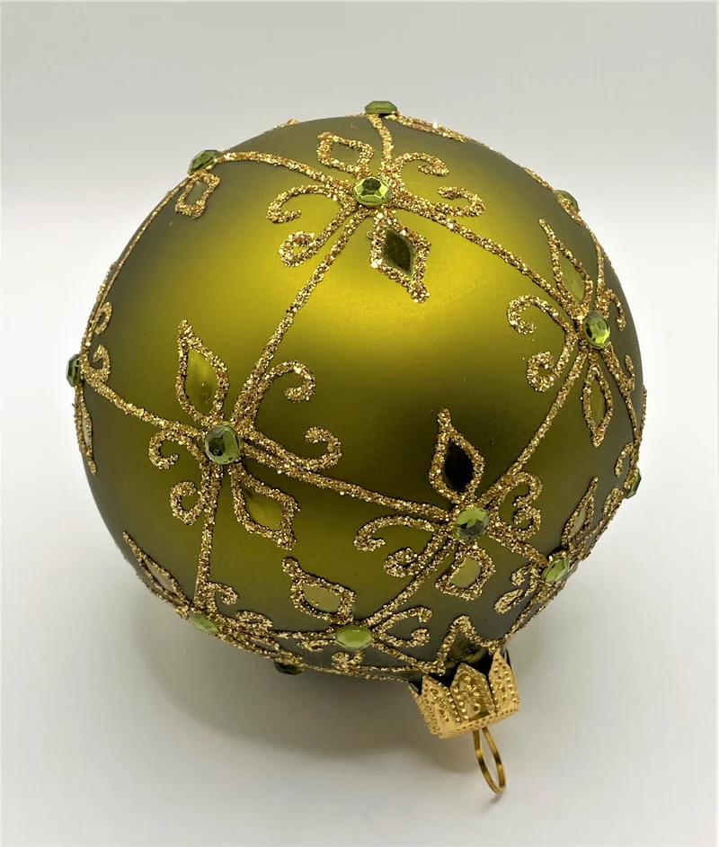 Kugel olivgrün mit Golddekor und kleinen grünen Steinen