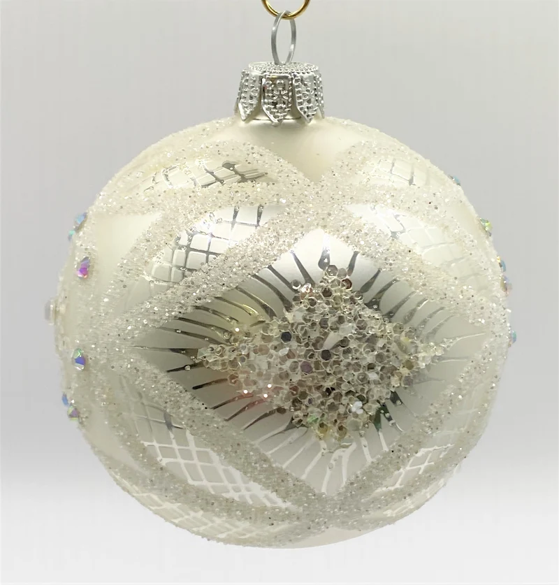 Kugel weiss silber matt mit weissem Glimmer