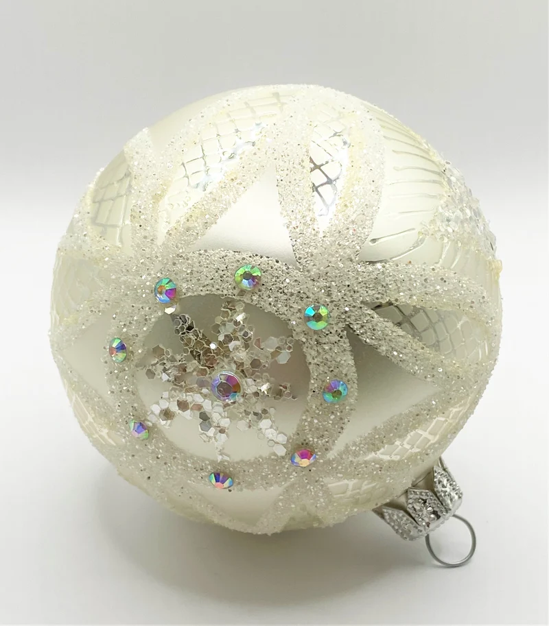 Kugel weiss silber matt mit weissem Glimmer