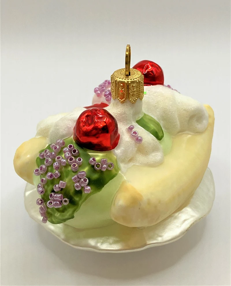 Bananen-Split mit Kirschendekor
