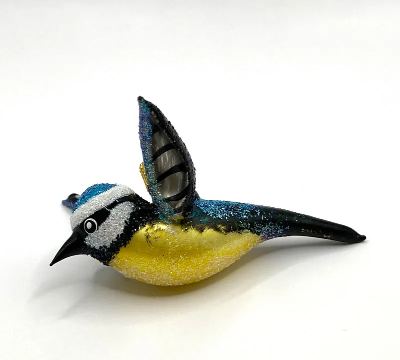 Fliegende Blaumeise