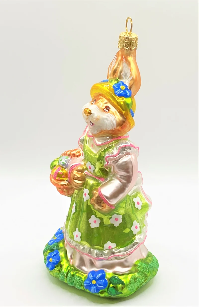 Mama Osterhase im Blümchenkleid