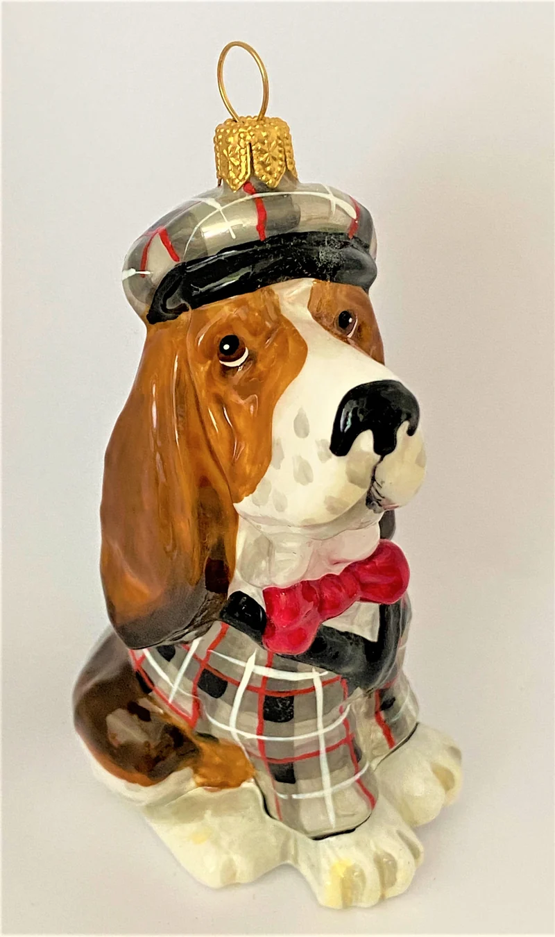 Basset mit karierter Schiebermütze, KOMOZJA MOSTOWSKI