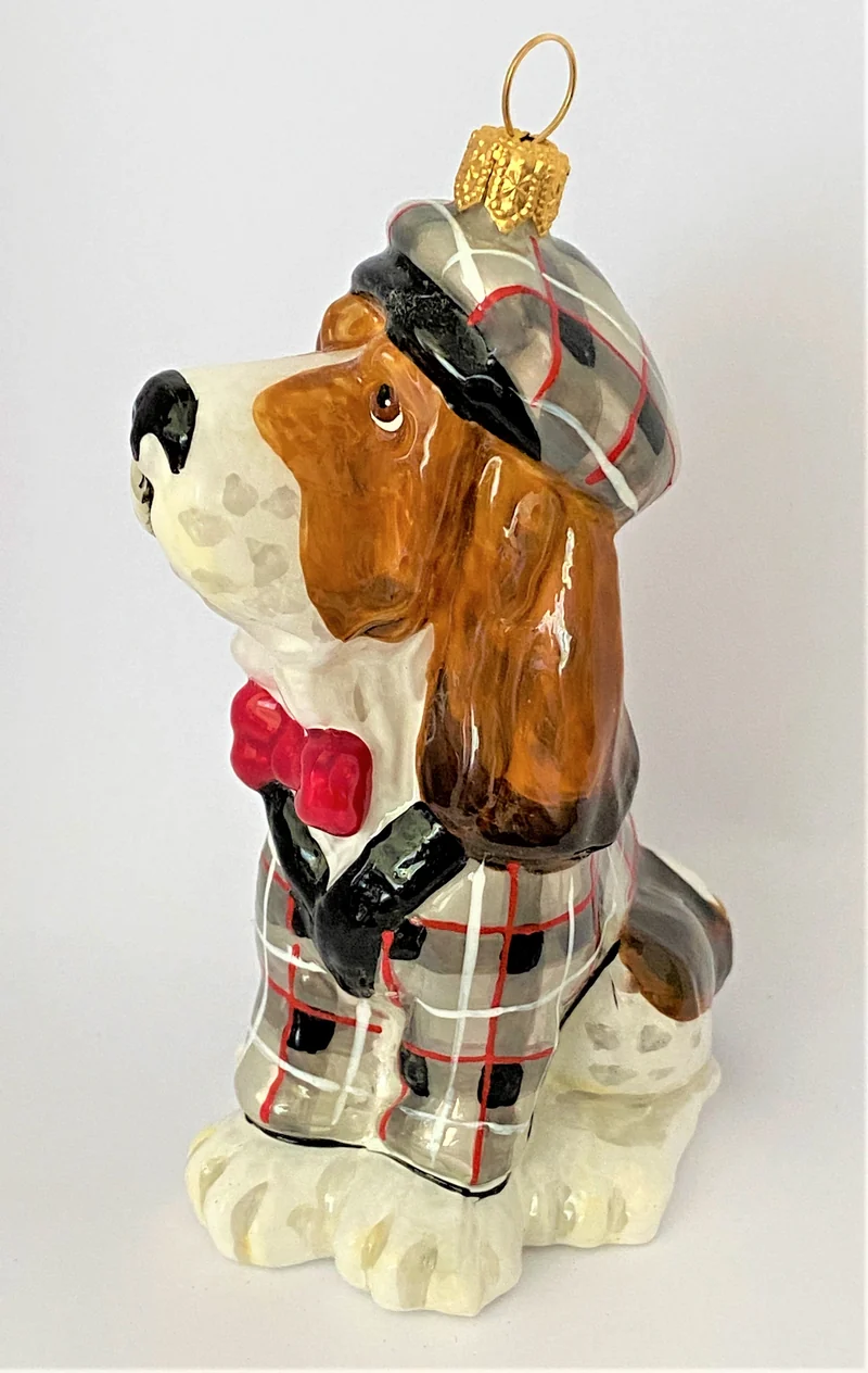Basset mit karierter Schiebermütze, KOMOZJA MOSTOWSKI