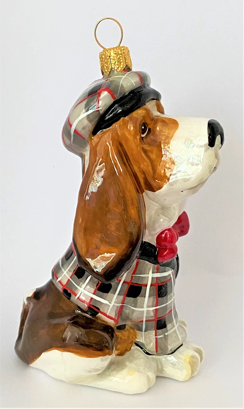 Basset mit karierter Schiebermütze, KOMOZJA MOSTOWSKI