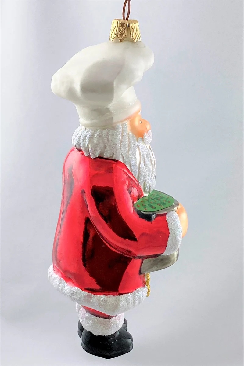 Santa kocht einen grossen Topf Suppe