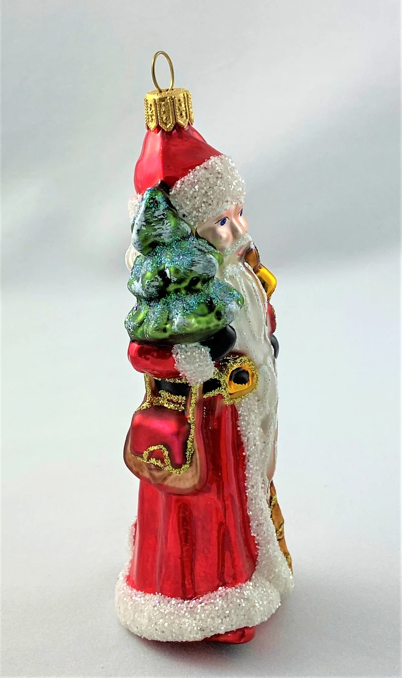 Väterchen Frost mit kleinem Tannenbaum