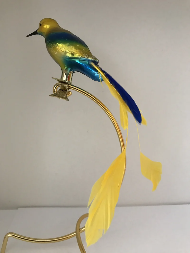 Gelb blauer Paradiesvogel auf Clip