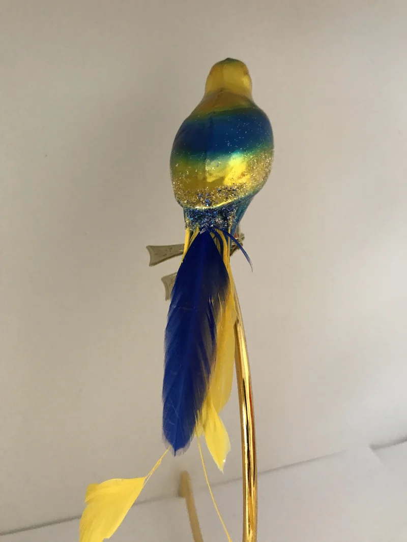 Gelb blauer Paradiesvogel auf Clip