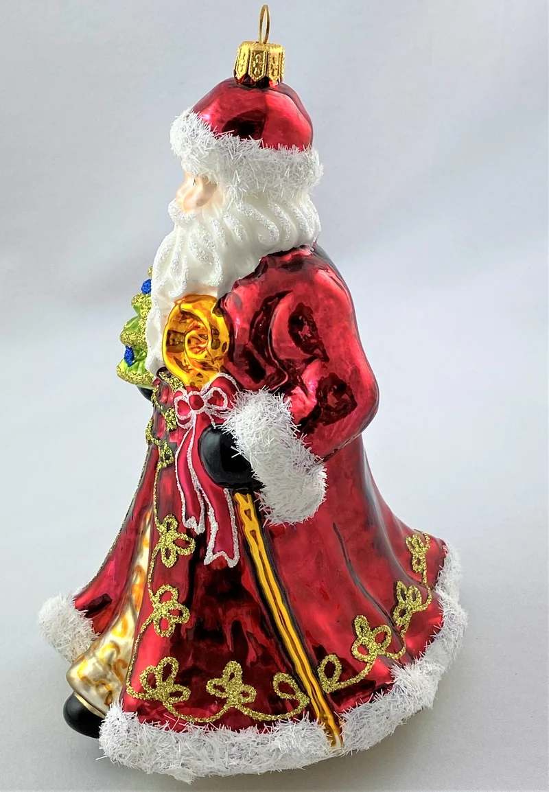Weihnachtsmann in weitem roten Mantel