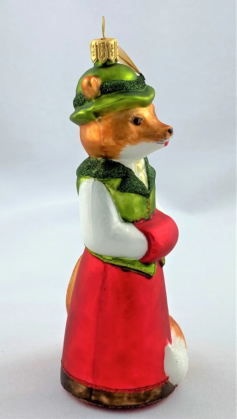 Füchsin im eleganten Jagdkostüm