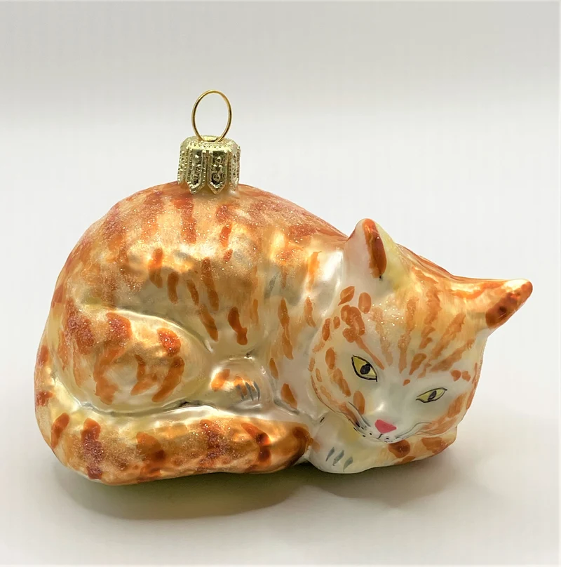 Liegende rote Tigerkatze