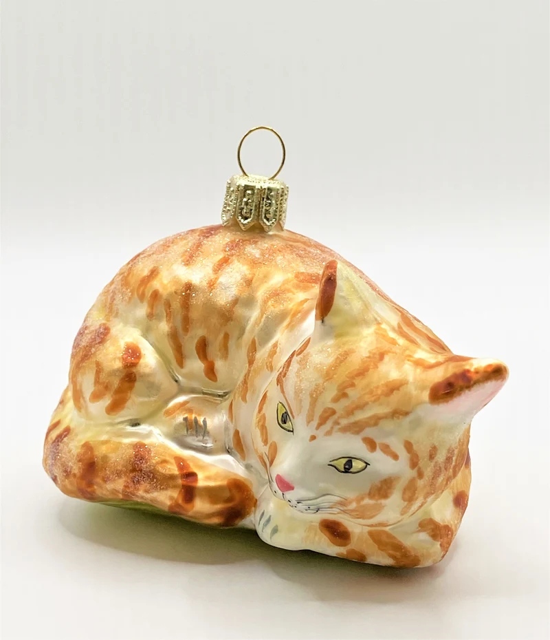 Liegende rote Tigerkatze