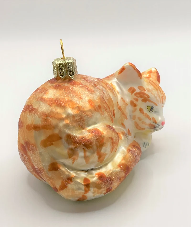 Liegende rote Tigerkatze