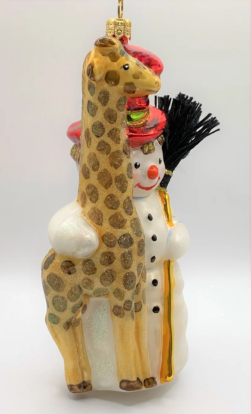 Schneemann mit Giraffe