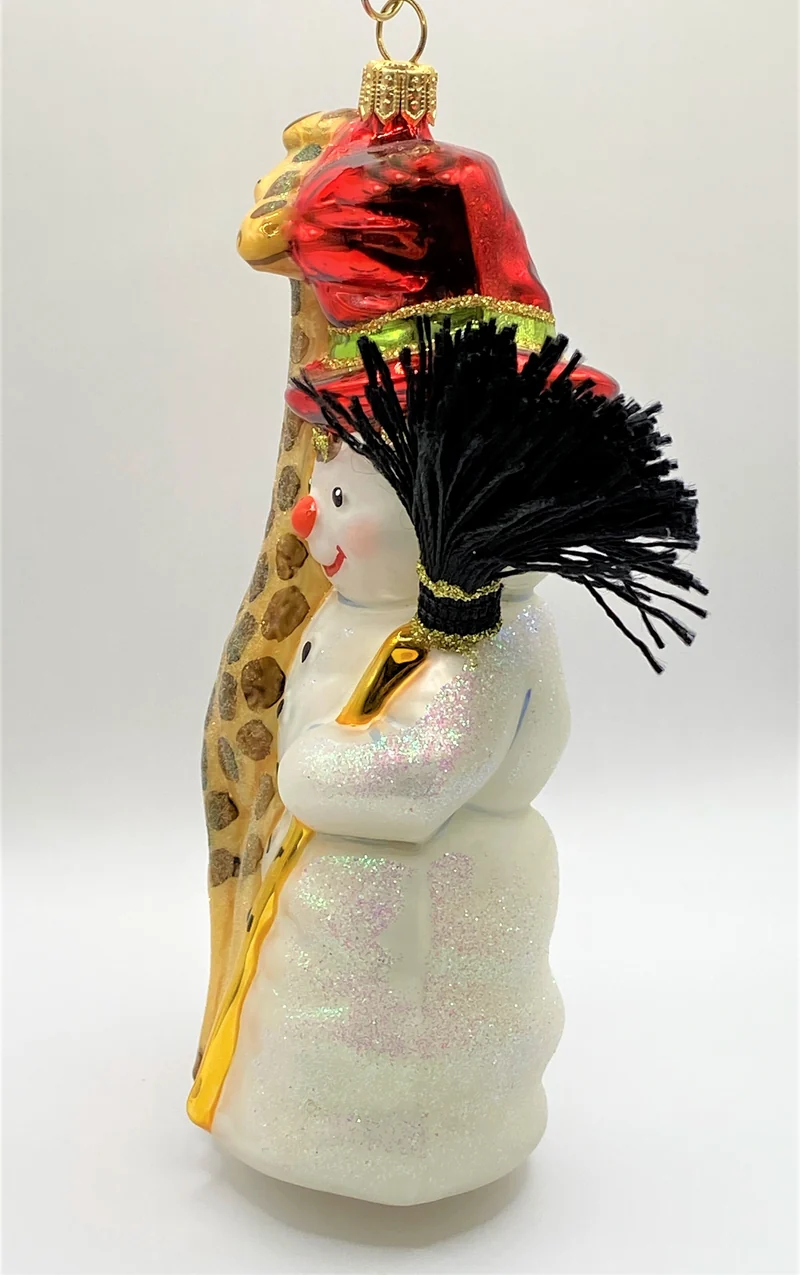 Schneemann mit Giraffe