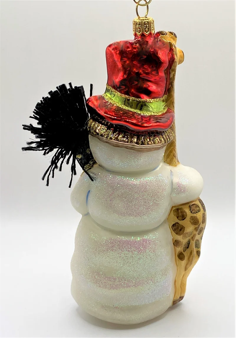 Schneemann mit Giraffe