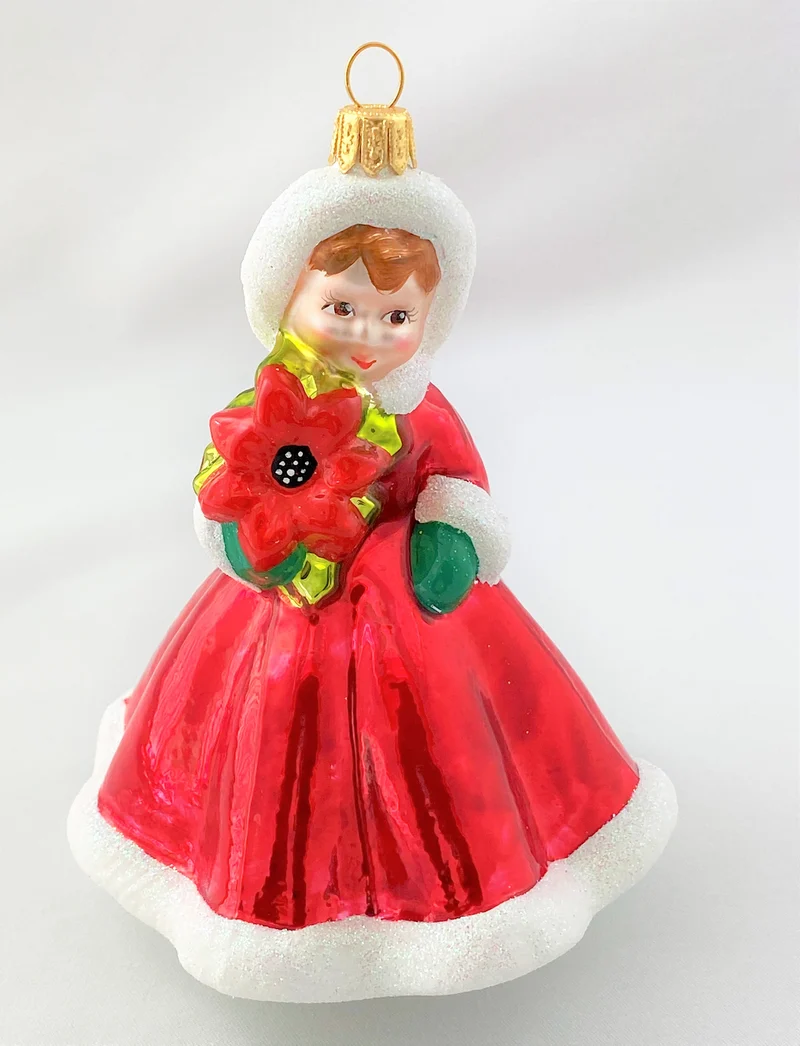 Mädchen im roten Winterkleid