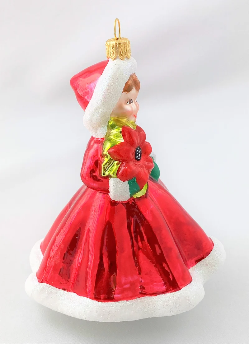 Mädchen im roten Winterkleid