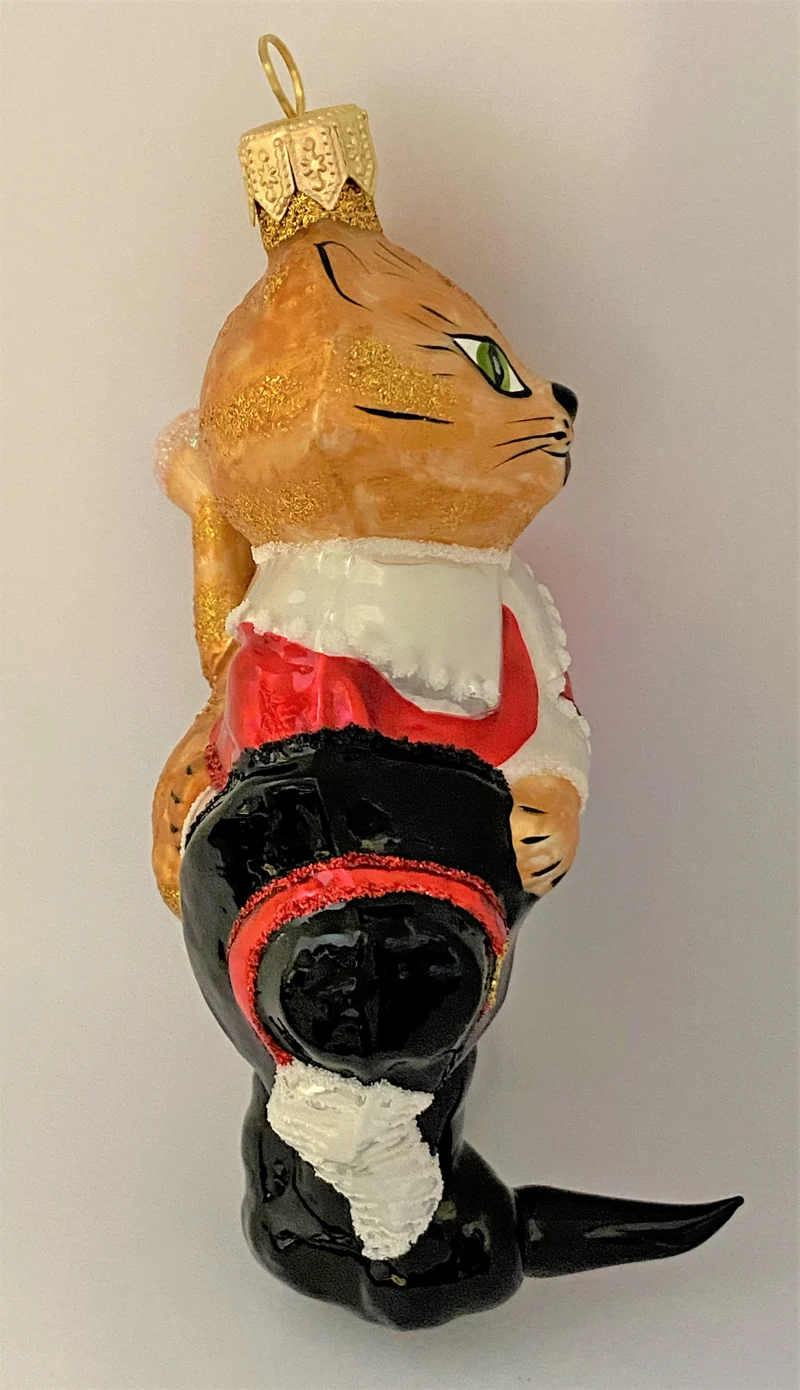 Gestiefelter Kater mit Federhut