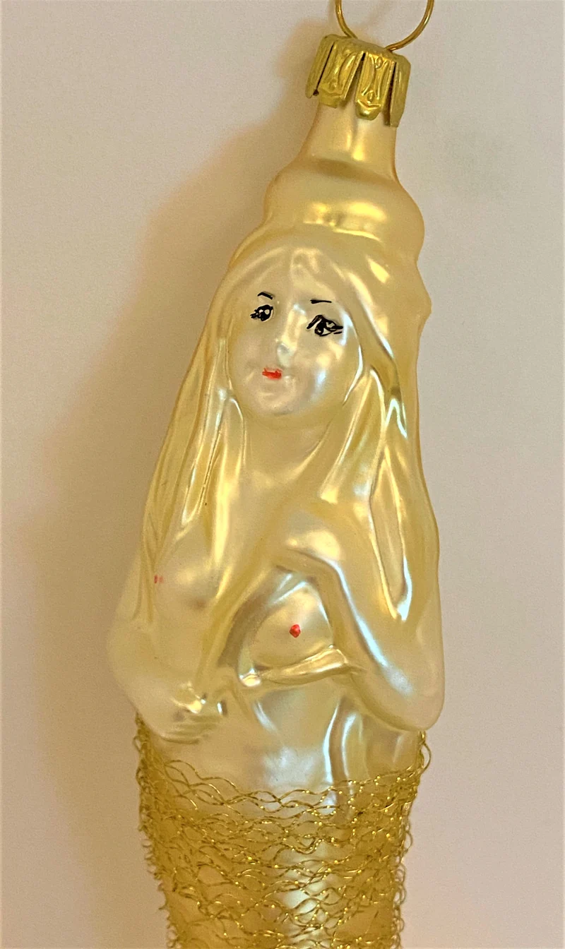 Klassische Meerjungfrau mit Goldfäden umsponnen