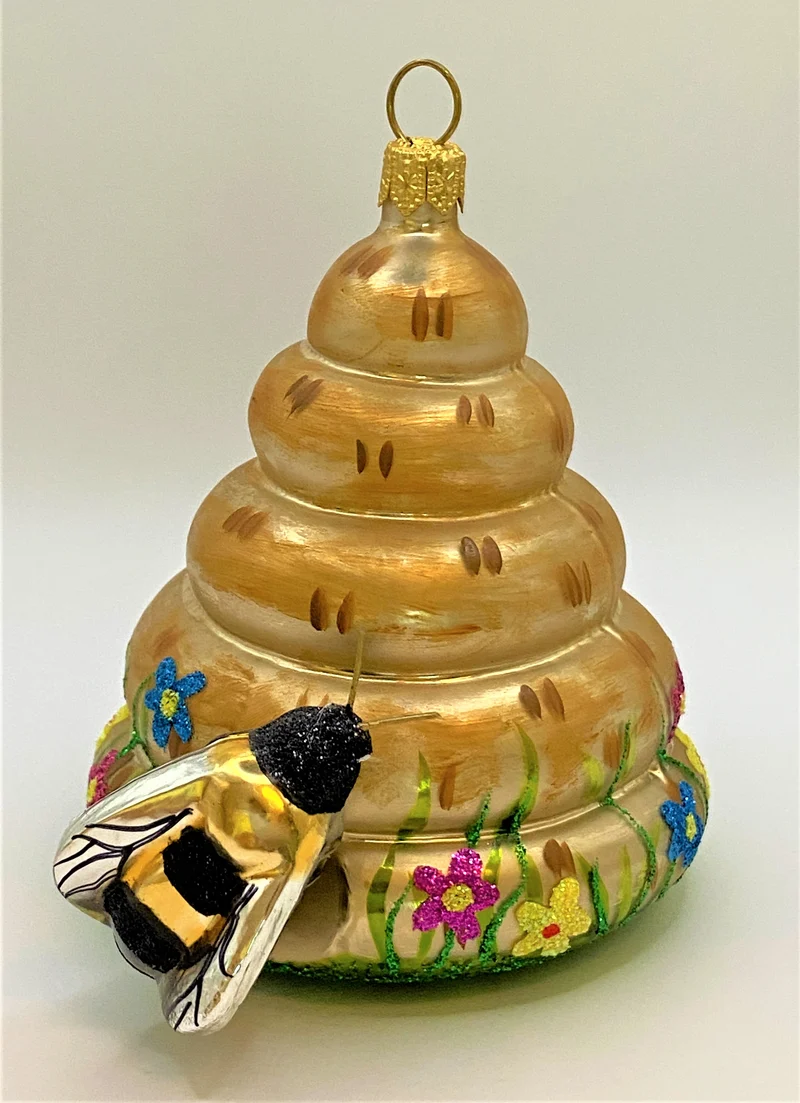 Bienenkorb mit Biene aus Glas