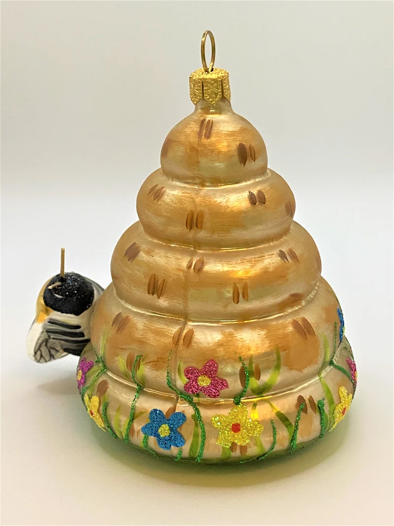 Bienenkorb mit Biene aus Glas
