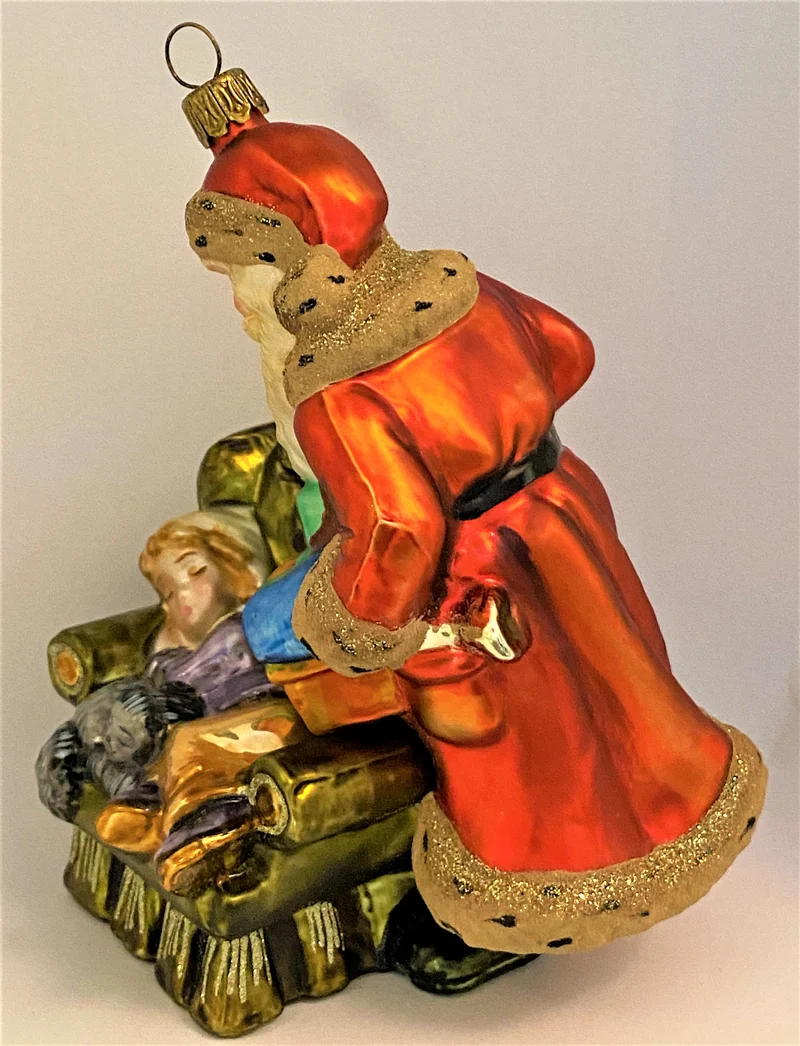 Weihnachtsmann bringt dem schlafendem Junge ein Geschenk, KOMOZJA MOSTOWSKI