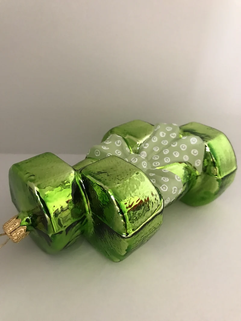 Hanteln mit Geschenkband, grün