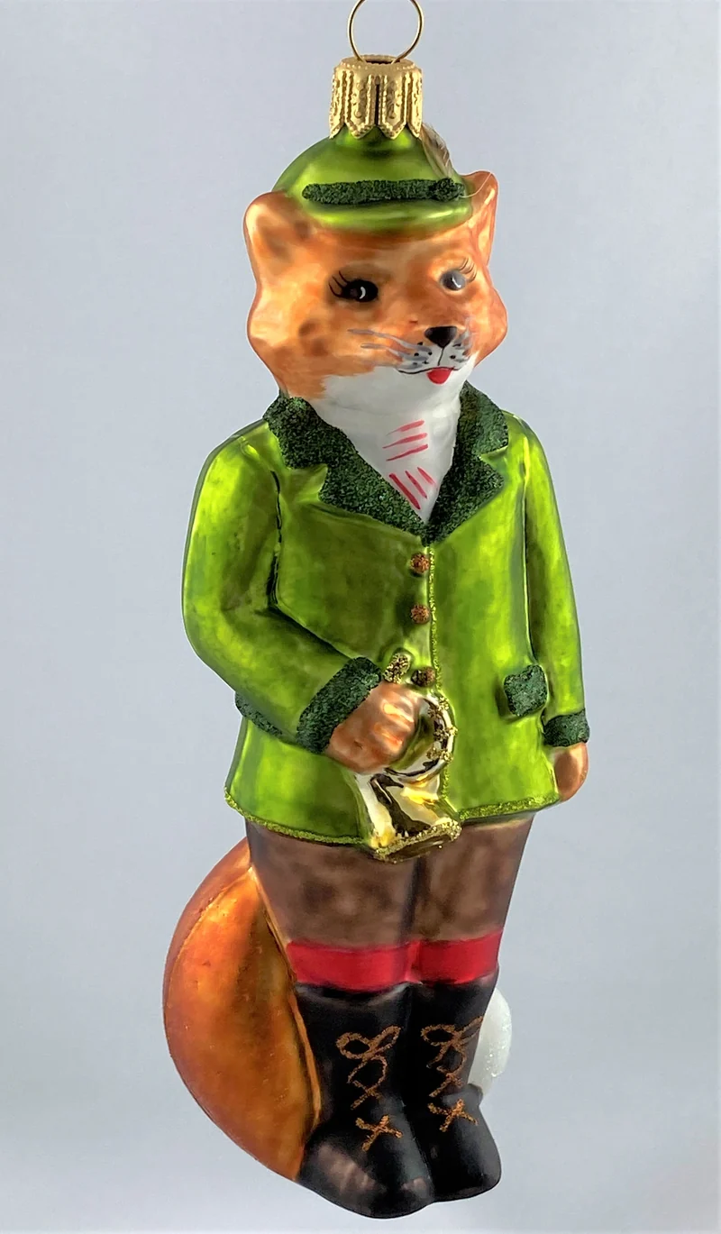 Fuchs im eleganten Jagdkostüm