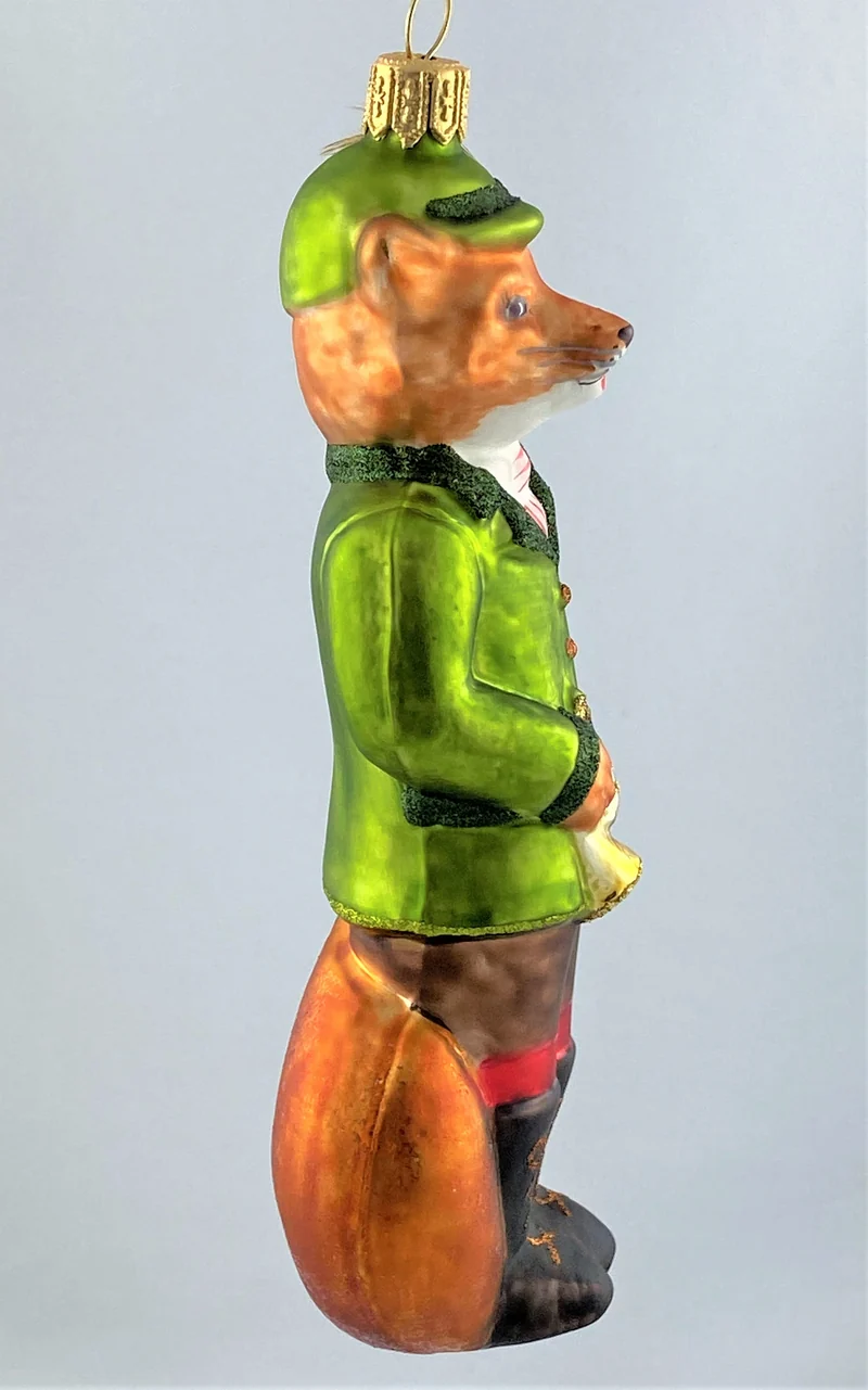 Fuchs im eleganten Jagdkostüm