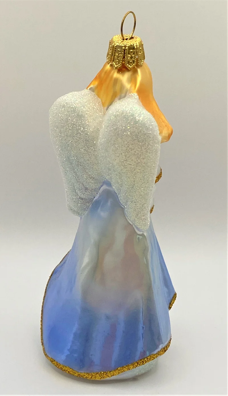 Engel mit Stern im blauen Mantel